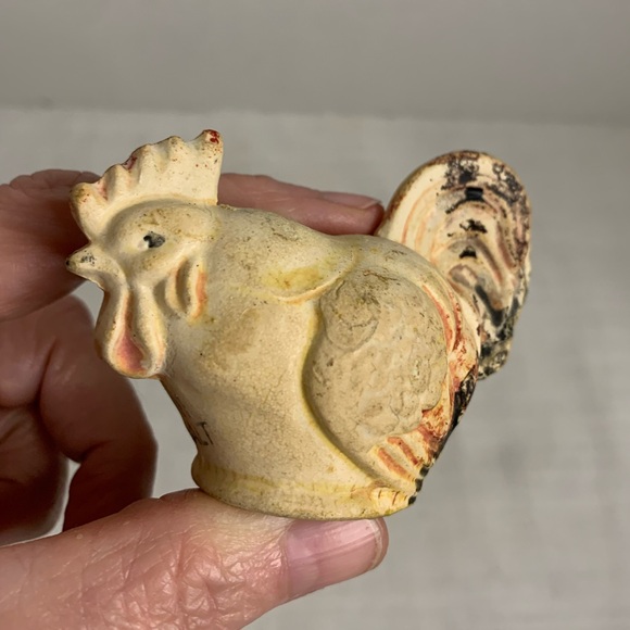 VINTAGE | Chalkware Chicken Salt & Pepper Shakers. - Picture 8 of 14
